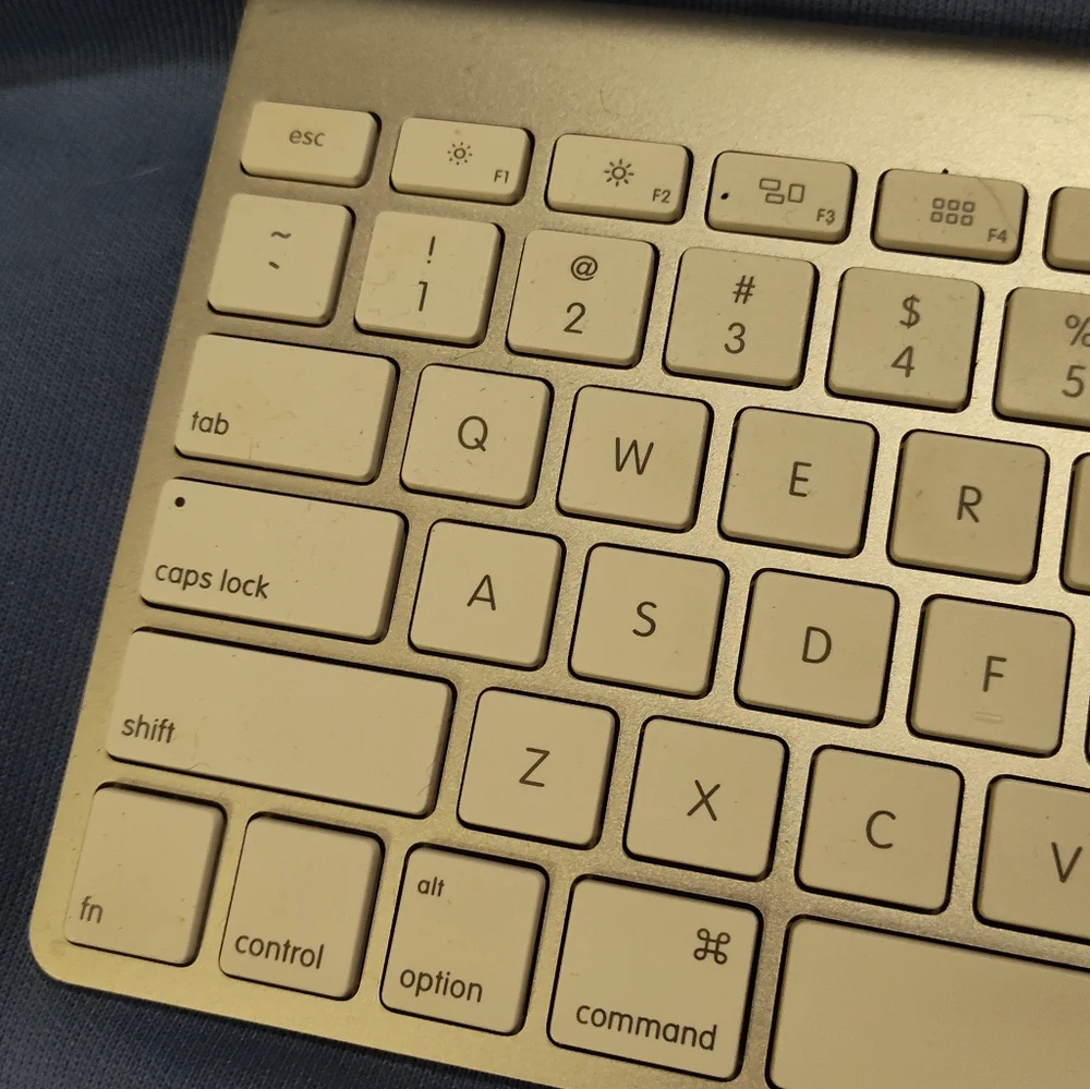 Like-New APPLE Wireless Keyboard